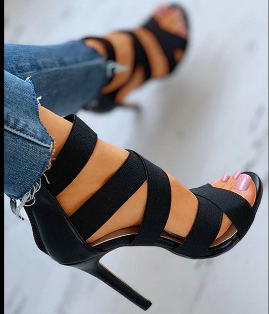 The Hidden Connection: Foot Pain and Fashion - How Your Shoe Choices Impact Your Health